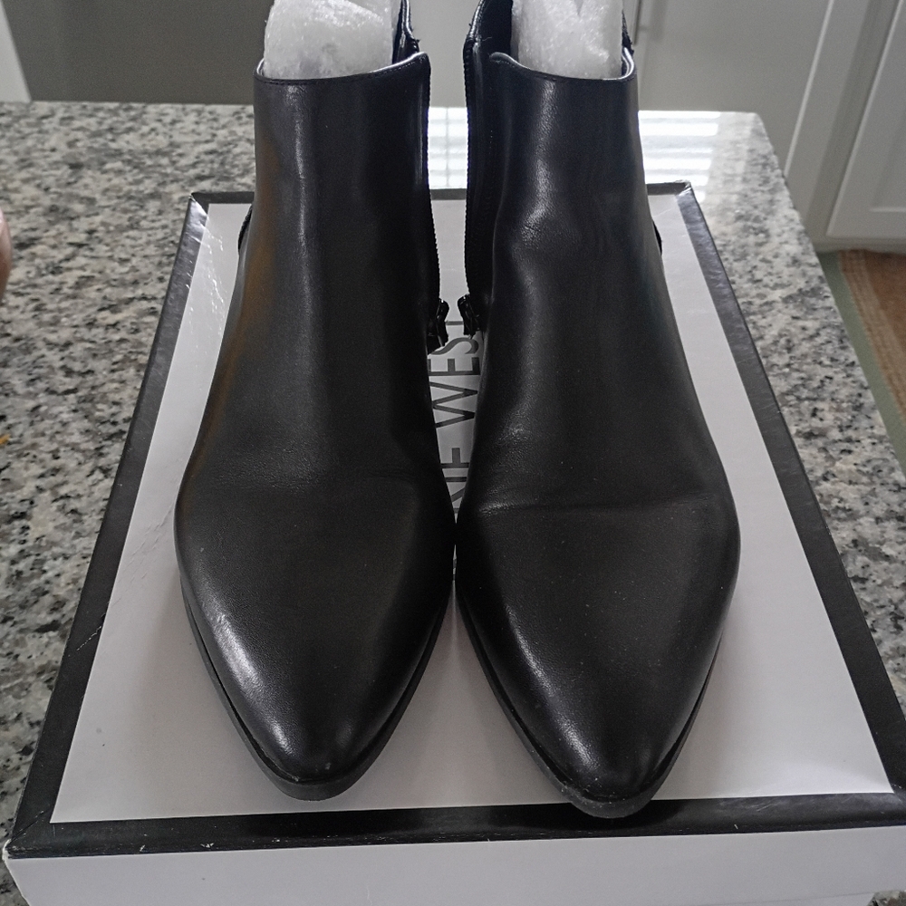 Black Nine West Leather/Snake print Pointed toe Ankle Boots size 7